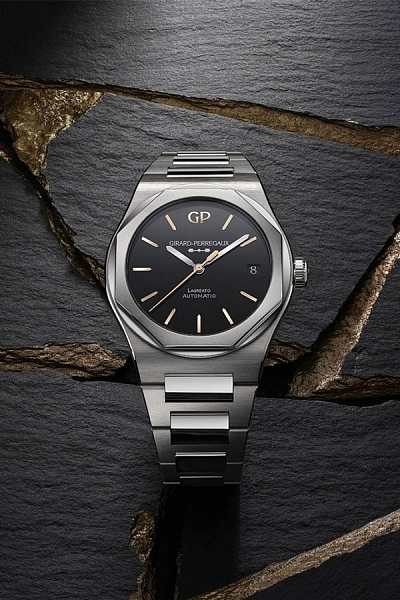Girard-Perregaux Laureato 42mm Infinity Edition 81010-11-635-11A
