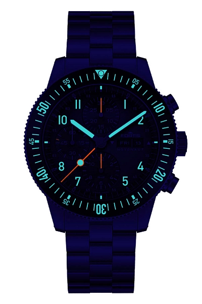 Fortis Novonaut N-42 Legacy Edition на блочном браслете F2040008