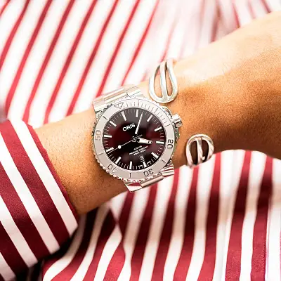 Oris Aquis Date Cherry Edition 01 733 7766 4158-07 8 22 05PEB