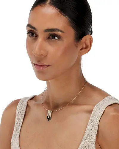 Золотое ожерелье с эмалью