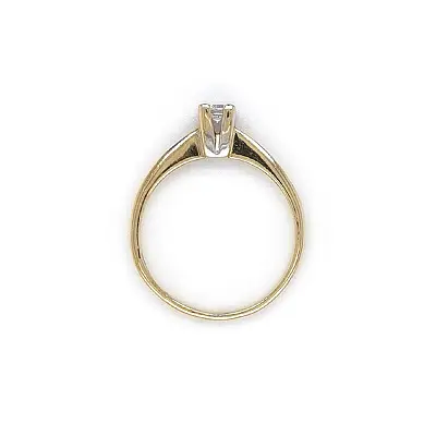 Обручальное кольцо с цирконом из комбинированного золота