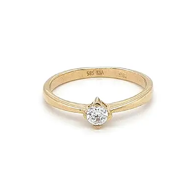 Золотое обручальное кольцо с цирконом