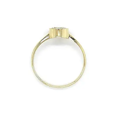 Золотое обручальное кольцо с цирконом