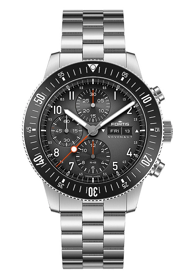Fortis Novonaut N-42 Legacy Edition на блочном браслете F2040008