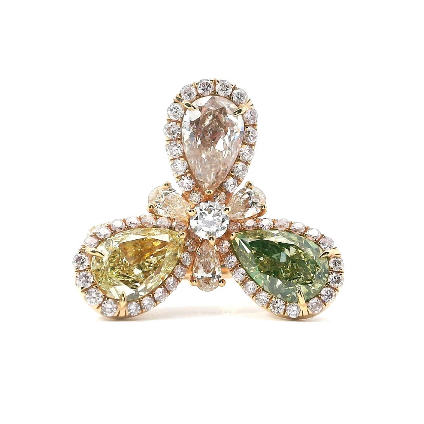 Золотое кольцо с цветными бриллиантами