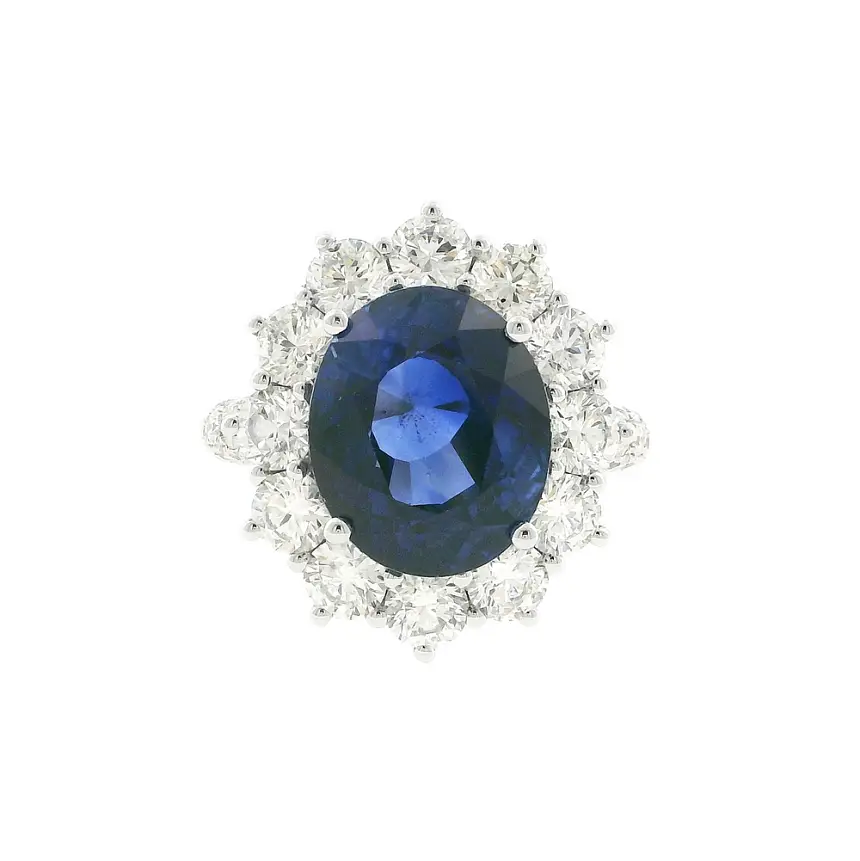 Золотое кольцо с сапфиром и бриллиантами