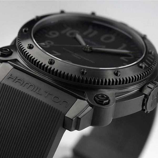 Hamilton Khaki Navz BeLOWZERO Auto Titanium H78505330