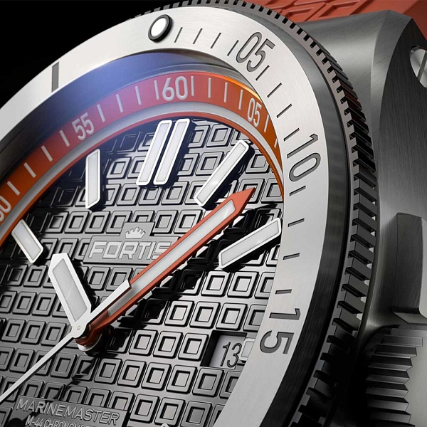 Fortis Marinemaster M-44 Янтарно-оранжевый на горизонте F8120013