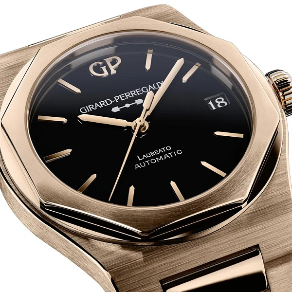 Girard Perregaux Laureato 42 мм 81010-52-3118-1CM