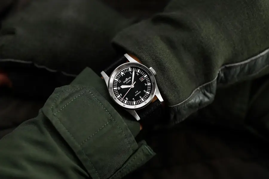 Fortis Flieger F-39 черный на ремешке авиатора F4220016