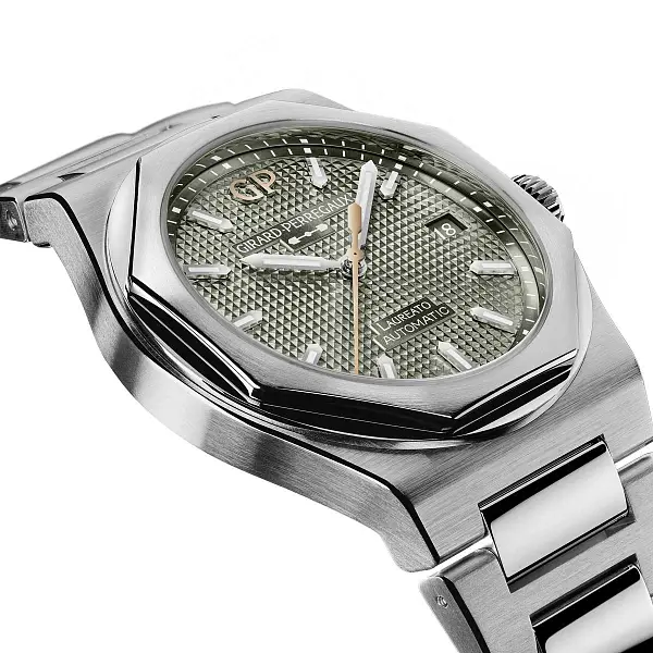 Girard-Perregaux Laureato 38mm Sage Green 81005-11-3407-1CM
