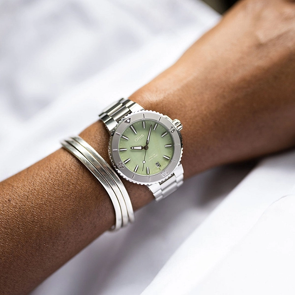Oris Aquis Дата 01 733 7770 4157-07 8 18 05P