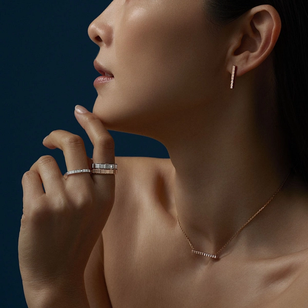 Золотое кольцо Chopard Ice Cube 829834-1017