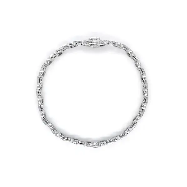 Элегантный женский браслет из белого золота с кристаллами Swarovski