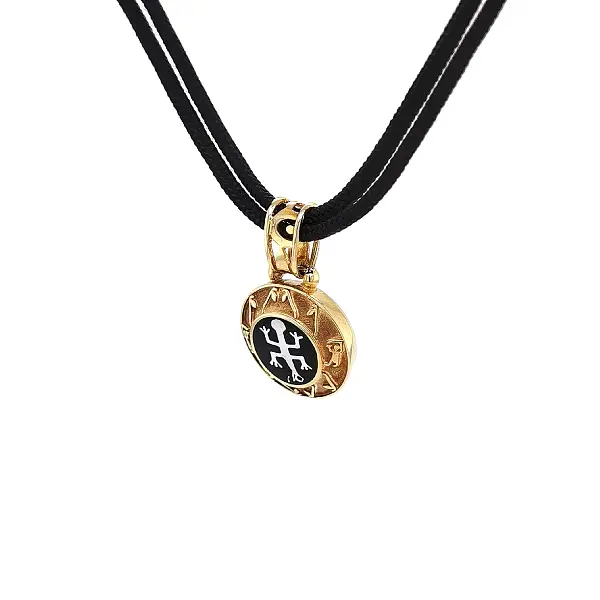 Элегантное золотое ожерелье на шнурке