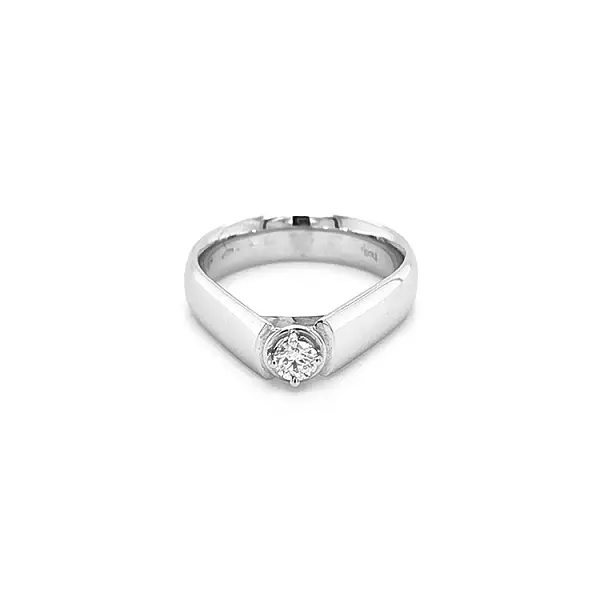 Золотое обручальное кольцо с бриллиантом