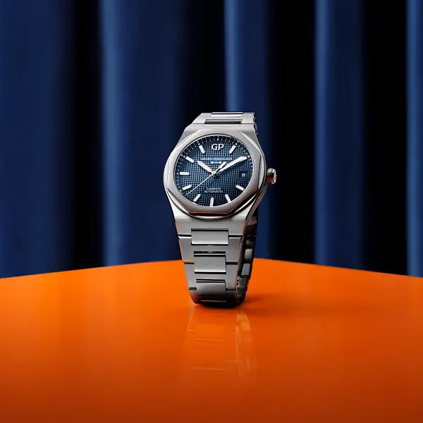 Girard-Perregaux Laureato 38mm Midnight Blue 81005-11-3460-1CM