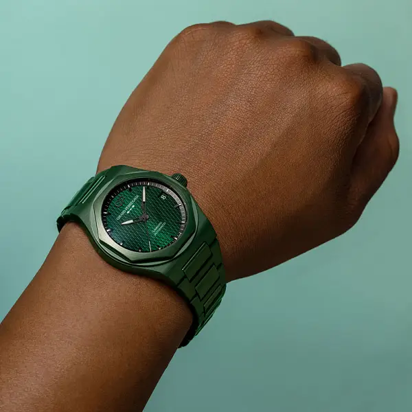 Girard-Perregaux Laureato 42mm Green Ceramic Aston Martin Edition 81010-32-3081-1CX