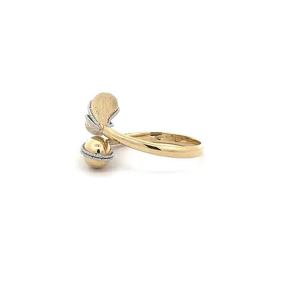 Золотое кольцо с зелёным камнем