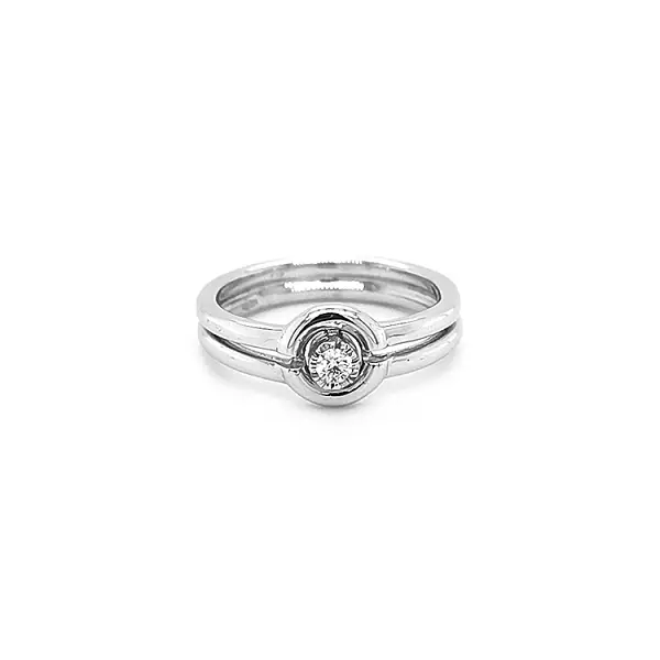 Золотое обручальное кольцо с бриллиантом