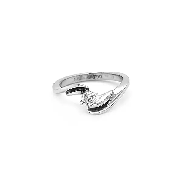 Золотое обручальное кольцо с бриллиантом