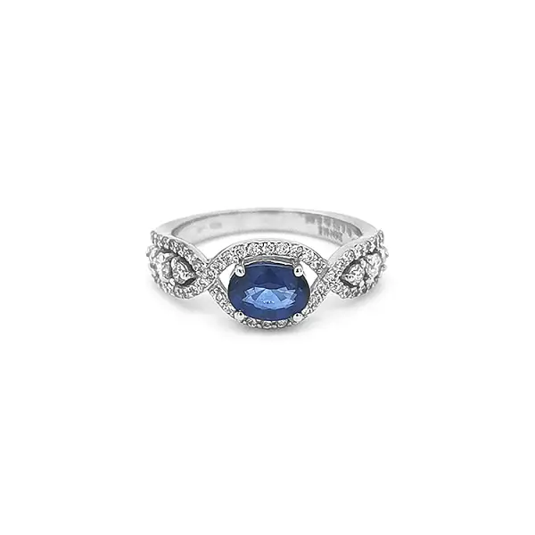 Золотое кольцо с сапфиром и бриллиантами