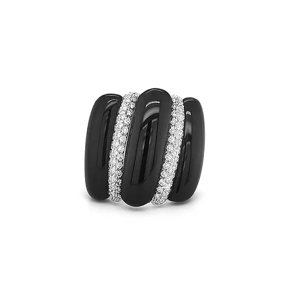 Золотое кольцо с ониксом и бриллиантами