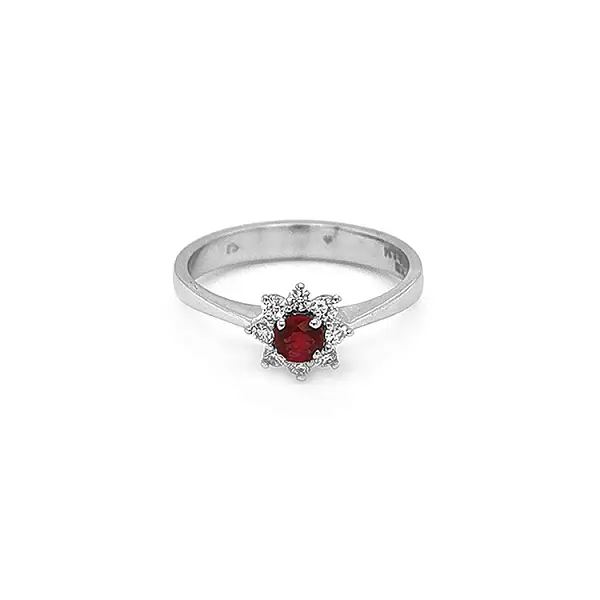 Золотое кольцо с рубином и бриллиантами