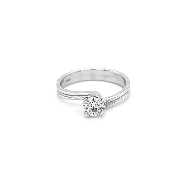 Золотое обручальное кольцо с бриллиантом