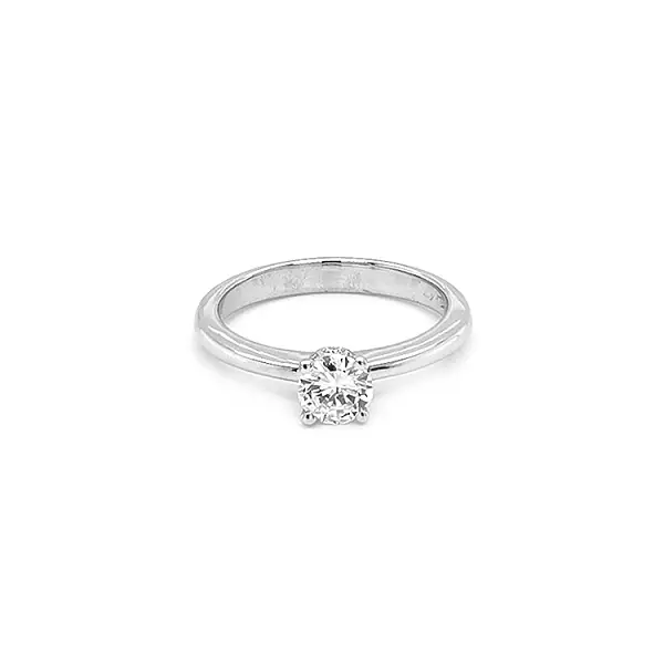 Золотое обручальное кольцо с бриллиантом