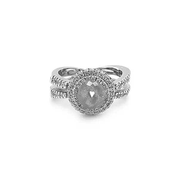 Золотое кольцо с серыми и белыми бриллиантами