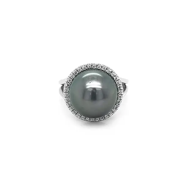 Золотое кольцо с натуральным жемчугом и бриллиантами