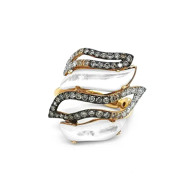 Золотое кольцо с жемчужиной и цветными бриллиантами