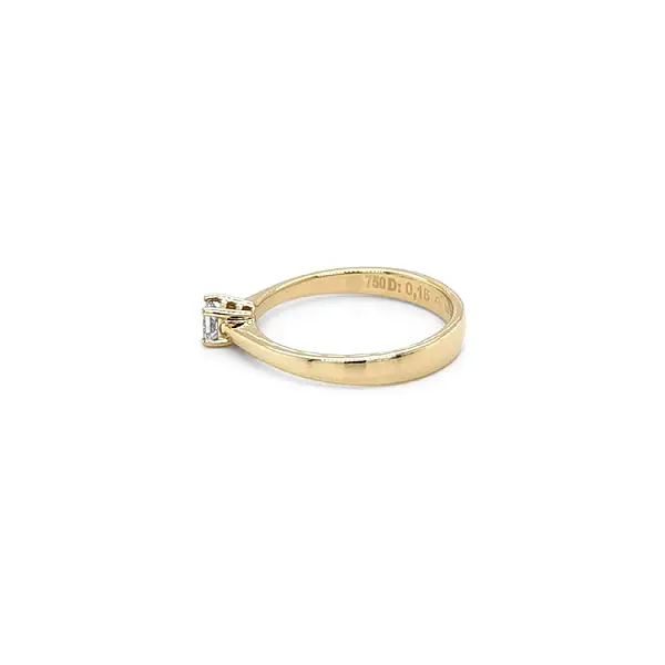 Золотое обручальное кольцо с бриллиантом