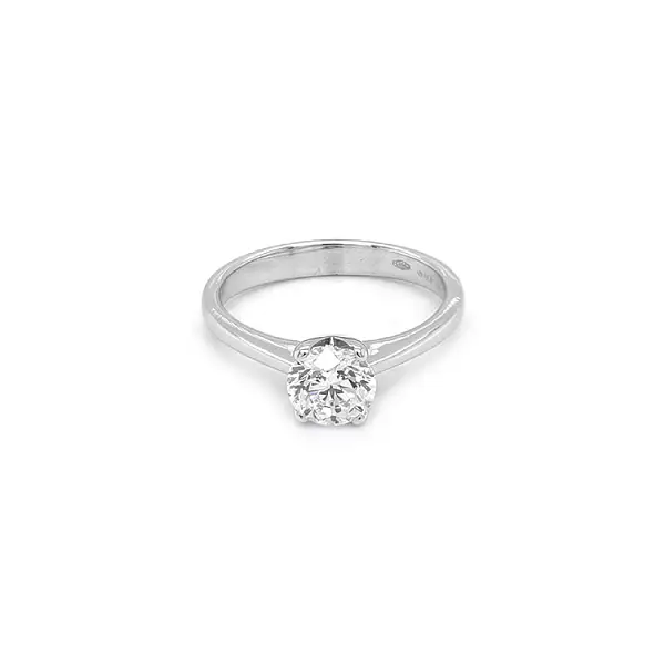 Золотое обручальное кольцо с бриллиантом