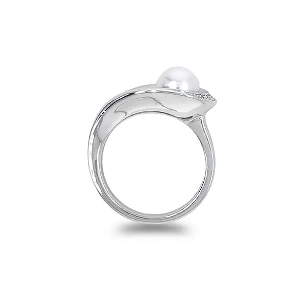 Золотое кольцо с натуральным жемчугом и бриллиантами