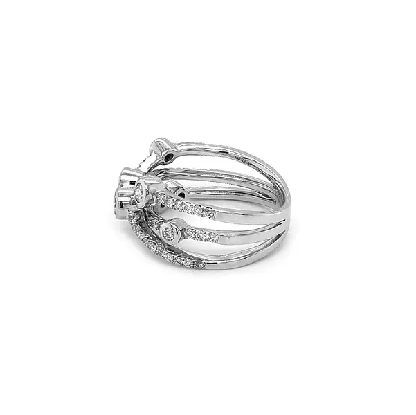 Золотое кольцо с бриллиантами