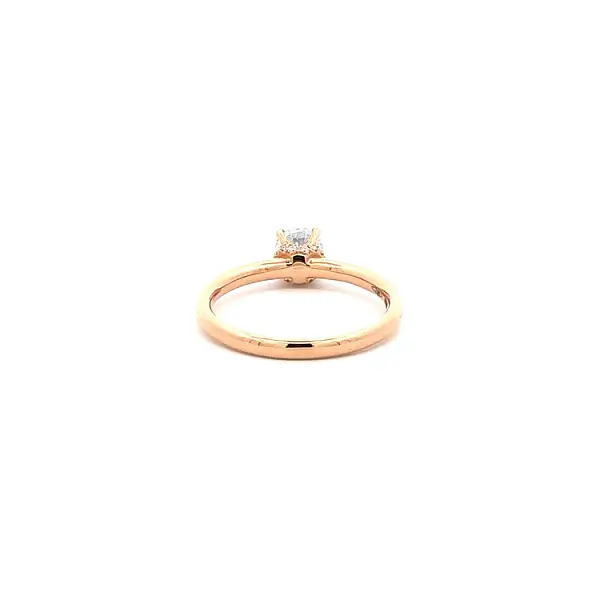 Золотое обручальное кольцо с бриллиантом