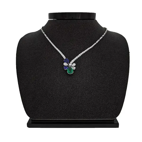 Золотое ожерелье с цветными драгоценными камнями