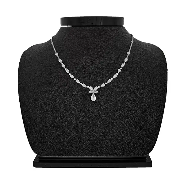 Золотое колье с бриллиантами