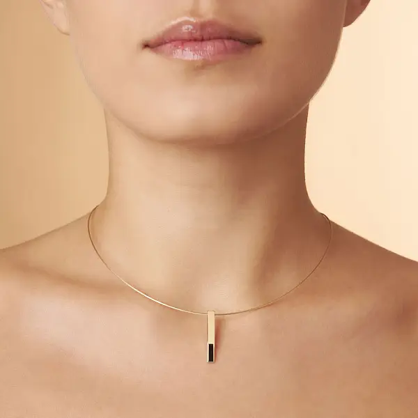 Золотое ожерелье с эмалью