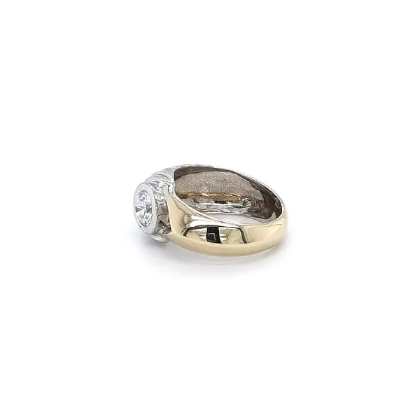 Кольцо с цирконом из комбинированного золота
