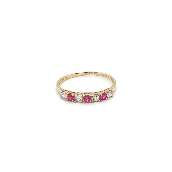 Золотое кольцо с розовыми камнями