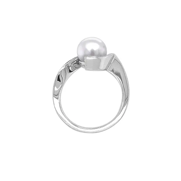 Золотое кольцо с жемчужиной