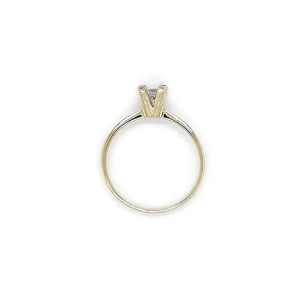 Золотое обручальное кольцо с цирконом