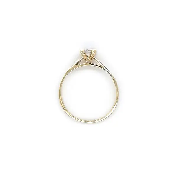 Золотое обручальное кольцо с цирконом