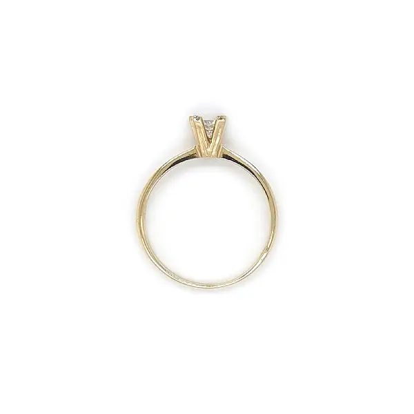 Золотое обручальное кольцо с цирконами