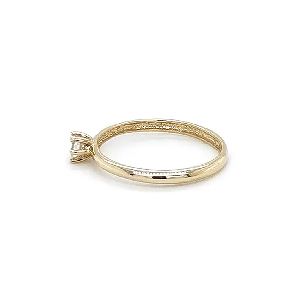 Золотое обручальное кольцо с цирконом