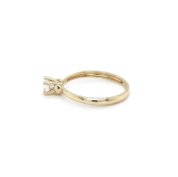 Золотое обручальное кольцо с цирконом