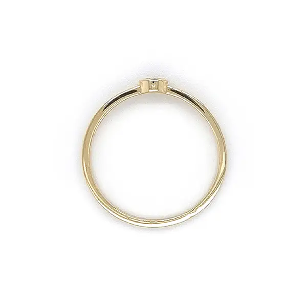 Золотое обручальное кольцо с цирконом